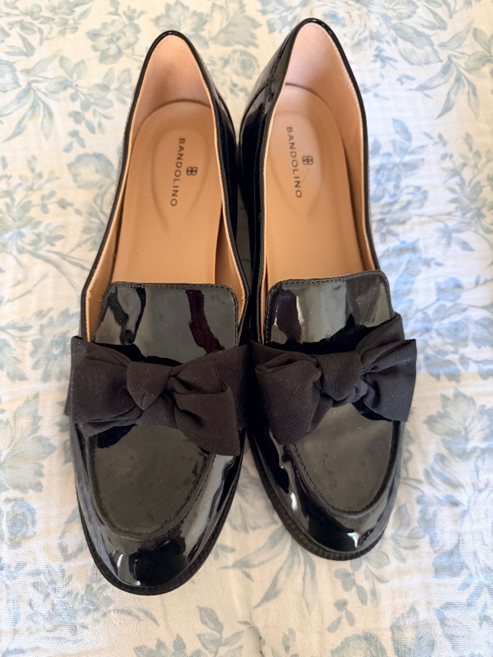 Bandolino bow loafers